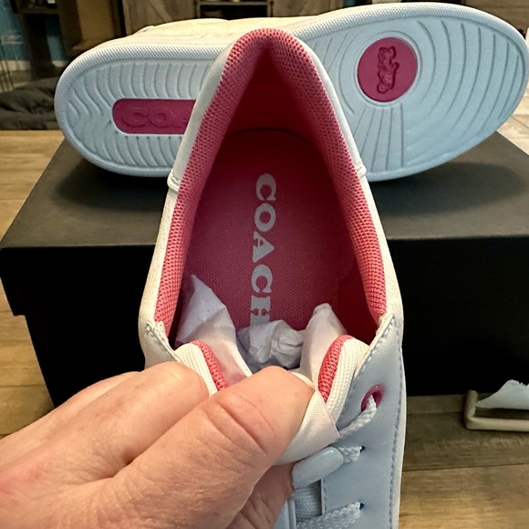Coach Clip Low Top Sneaker In Signature Canvas in Optic White Petunia Size 10 - Picture 9 of 13